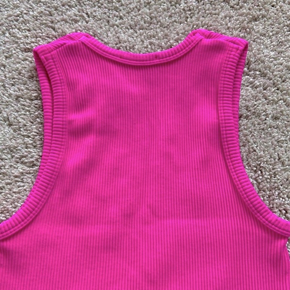 Dynamic • Hot Pink High Neck Ribbed Seamless Crop Tank - Picture 5 of 10